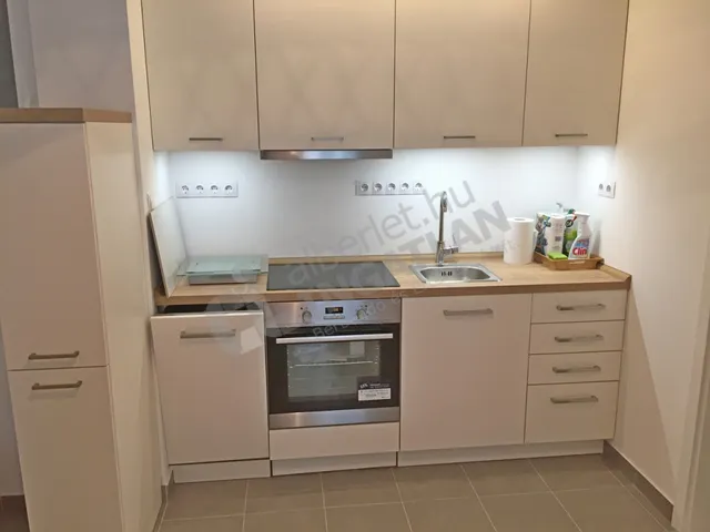 Kiadó lakás Budapest VI. kerület 30 nm