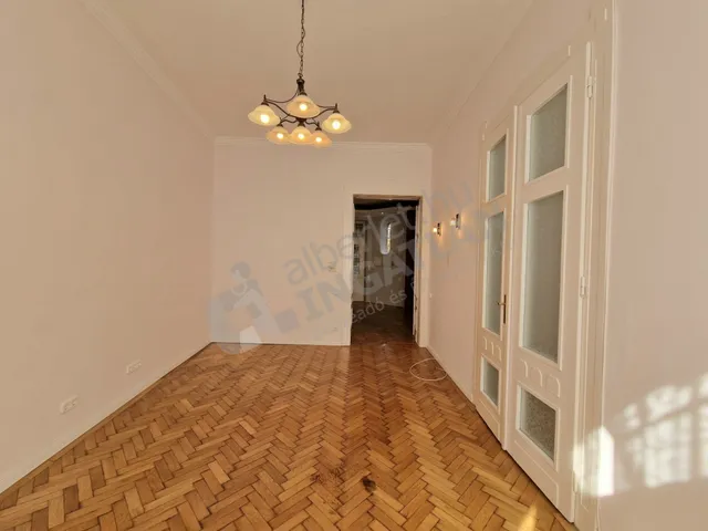 Kiadó kereskedelmi és ipari ingatlan Budapest VI. kerület, Vasvári Pál utca 83 nm