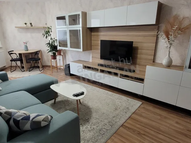 Kiadó lakás Budapest XIV. kerület, Herminamező 64 nm