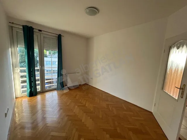 Kiadó lakás Budapest XII. kerület, Mártonhegy, Ormódi utca 160 nm