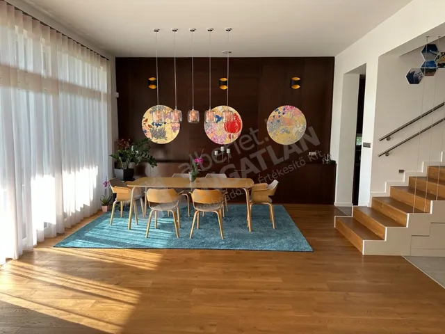 Kiadó ház Budapest XI. kerület, Sasad-Sashegy XI. ker. 217 nm