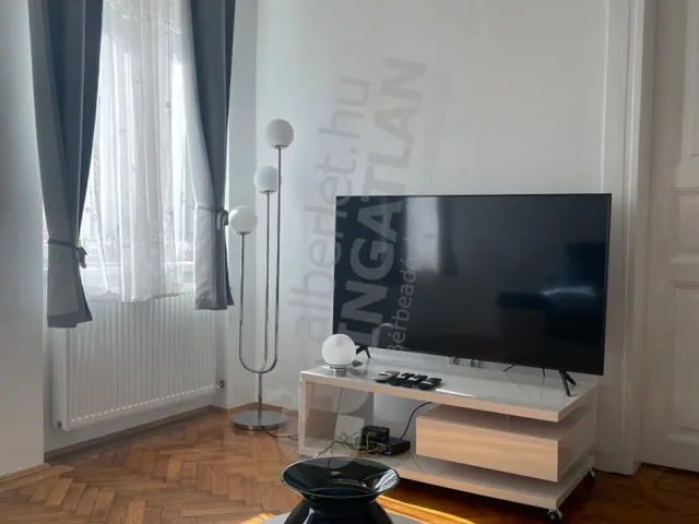 Kiadó lakás Budapest VIII. kerület, Gyulai Pál utca 55 nm