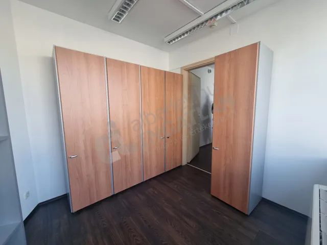Kiadó lakás Budapest IX. kerület, Boráros tér 107 nm