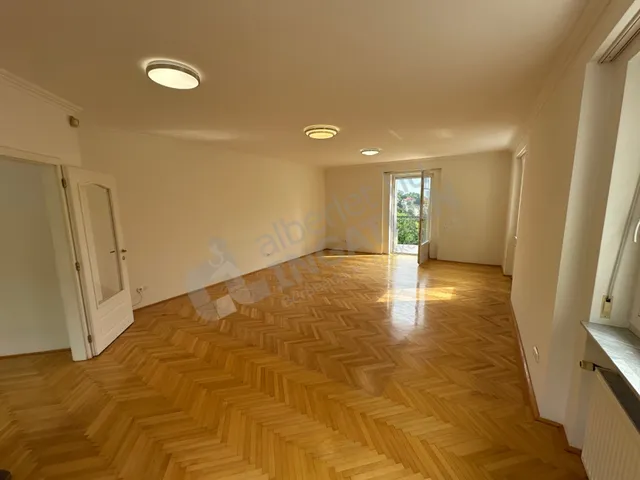 Kiadó lakás Budapest XII. kerület, Orbánhegy 180 nm