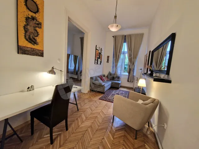 Kiadó lakás Budapest VI. kerület, Hunyadi tér 60 nm