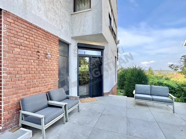 Kiadó lakás Budapest XII. kerület, Kissvábhegy, Trencséni utca 130 nm