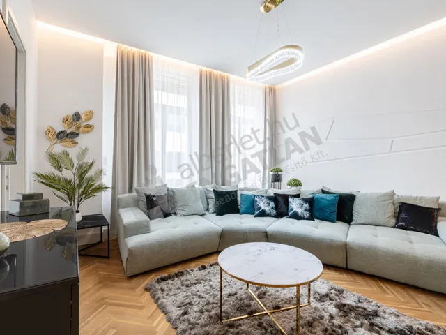 Kiadó lakás Budapest V. kerület, Belváros, Kristóf tér 133 nm