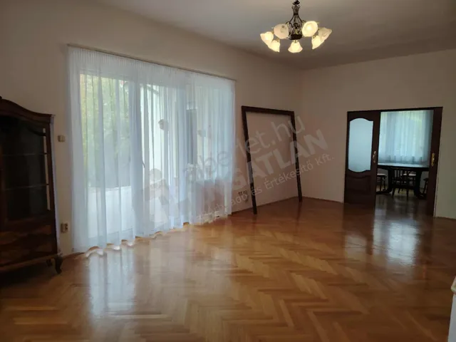 Kiadó ház Remeteszőlős, Banka utca 190 nm