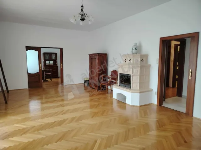 Kiadó ház Remeteszőlős, Banka utca 190 nm