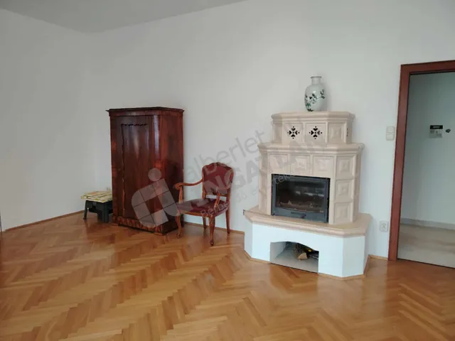Kiadó ház Remeteszőlős 190 nm