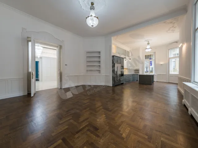 Kiadó lakás Budapest VI. kerület, Hajós utca 176 nm