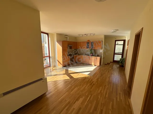 Kiadó lakás Budapest VI. kerület, Benczúr utca 137 nm