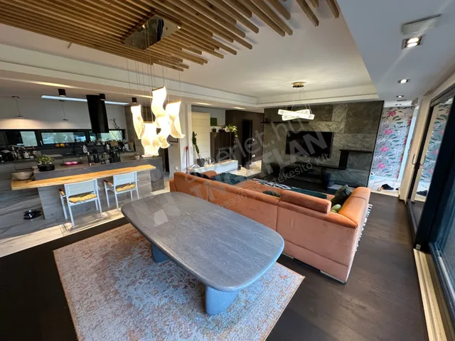 Kiadó ház Budapest XI. kerület, Sasad-Sashegy XI. ker., Dayka Gábor utca 220 nm