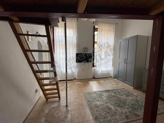 Kiadó lakás Budapest VI. kerület, Liszt Ferenc tér 38 nm