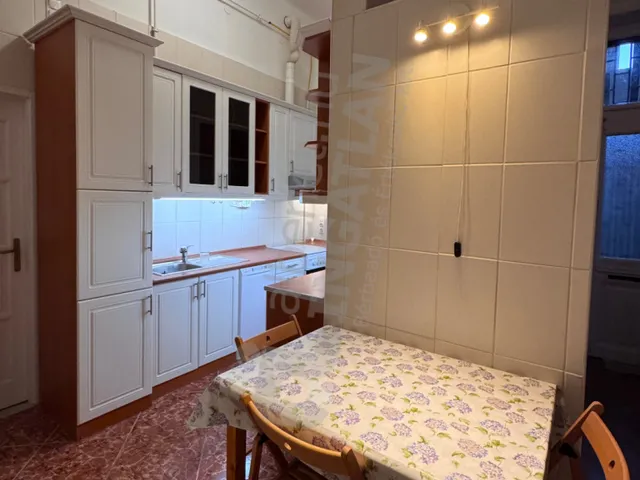 Kiadó lakás Budapest I. kerület 73 nm