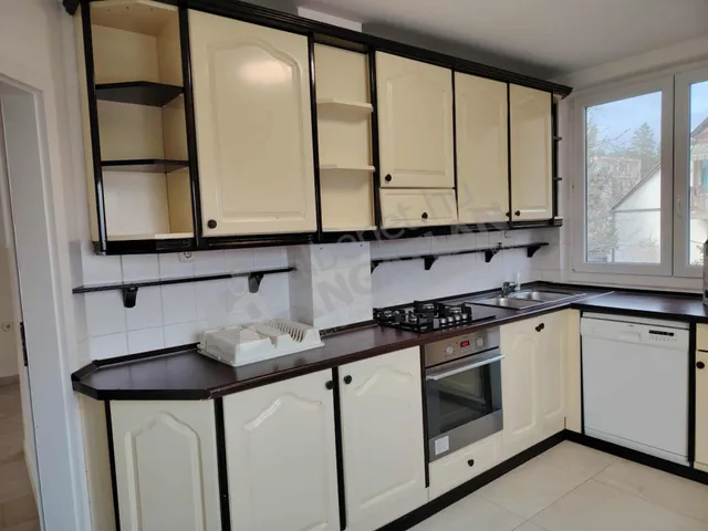 Kiadó ház Budapest III. kerület, Remetehegy, Remetehegyi út 240 nm