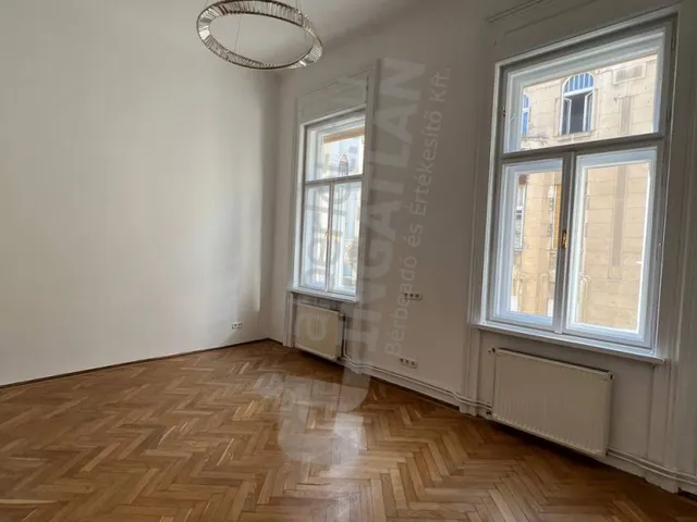 Kiadó lakás Budapest VI. kerület, Hajós utca 150 nm
