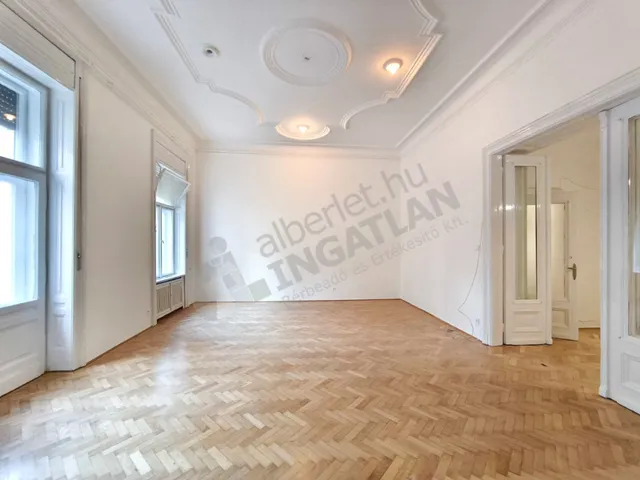 Kiadó lakás Budapest VIII. kerület, Lőrinc pap tér 98 nm