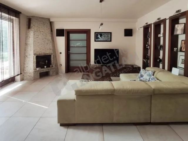 Kiadó ház Budapest II. kerület, Sólyomvölgy utca 230 nm