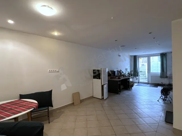 Kiadó ház Budapest XIV. kerület, Alsórákos 300 nm