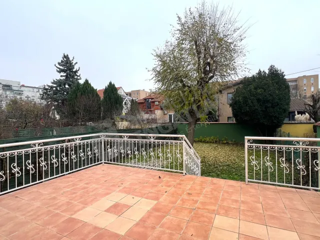 Kiadó ház Budapest XIV. kerület, Alsórákos, Dorozsmai utca 300 nm