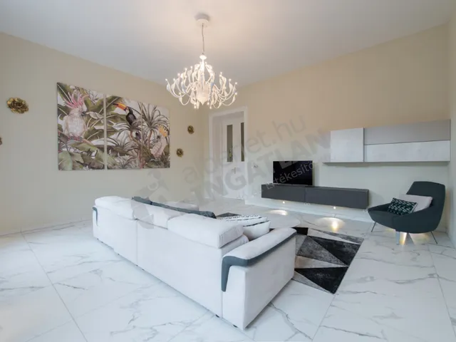 Kiadó lakás Budapest V. kerület, Belváros, Papnövelde utca 160 nm