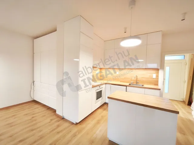 Kiadó lakás Budapest XI. kerület, Sasad-Sashegy XI. ker., Brassó út 85 nm