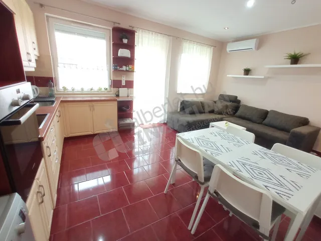 Kiadó ház Budapest XVIII. kerület, Almáskert, Ady Endre utca 42 nm