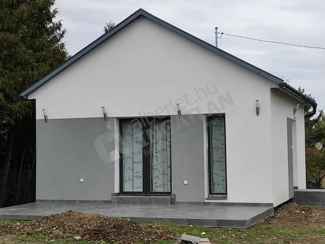 Kiadó ház Üröm 50 nm