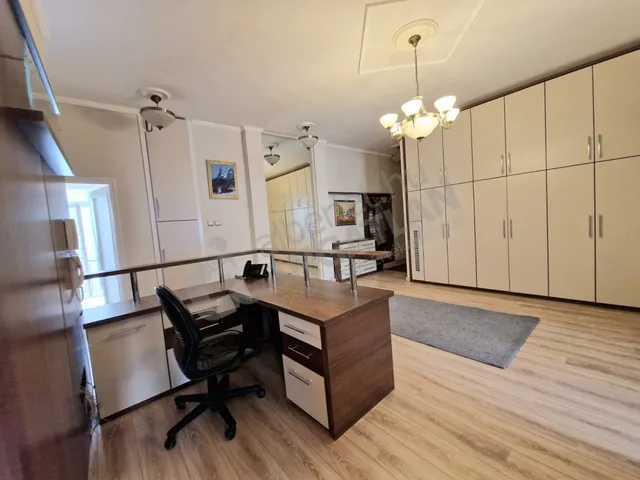 Kiadó kereskedelmi és ipari ingatlan Budapest V. kerület, Belváros, Régi posta utca 90 nm