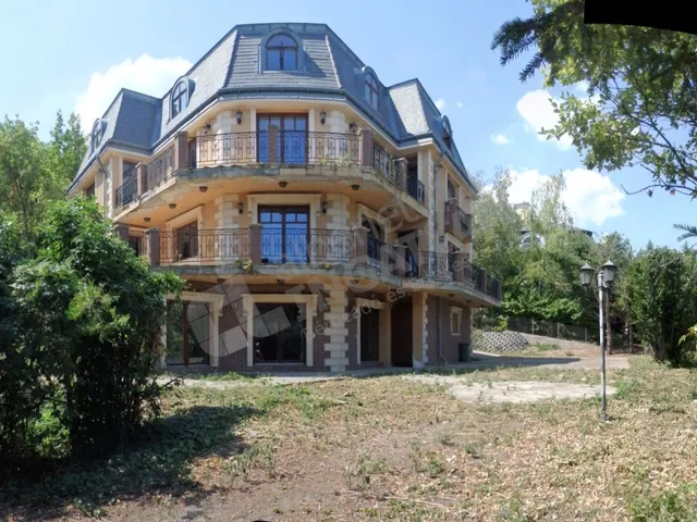 Eladó ház Budapest XII. kerület, Istenhegy 530 nm