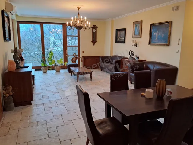 Kiadó lakás Budapest II. kerület, Kurucles, Hárshegyi út 120 nm