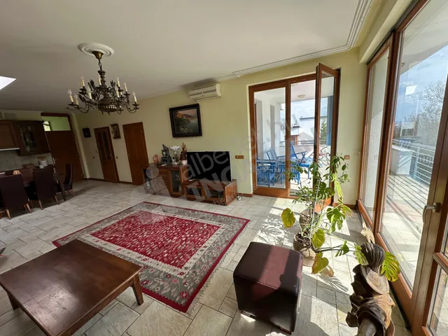 Kiadó lakás Budapest II. kerület, Kurucles, Hárshegyi út 120 nm