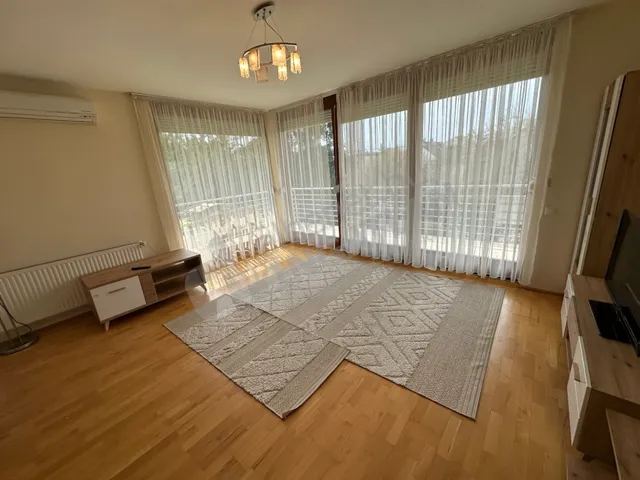 Kiadó lakás Budapest XI. kerület, Sasad-Sashegy XI. ker., Beregszász út 124 nm