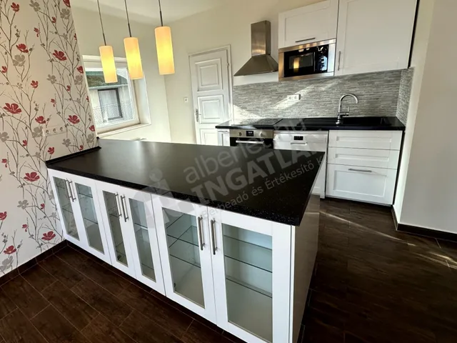 Kiadó lakás Budapest II. kerület, Csatárka, Szalamandra köz 80 nm