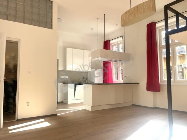 Kiadó lakás Budapest VI. kerület, Nagymező utca 35 nm