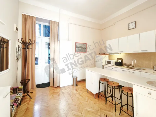 Kiadó lakás Budapest VI. kerület, Vörösmarty utca 70 nm