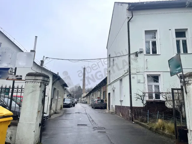 Eladó kereskedelmi és ipari ingatlan Budapest XXII. kerület, Budatétény 2000 nm