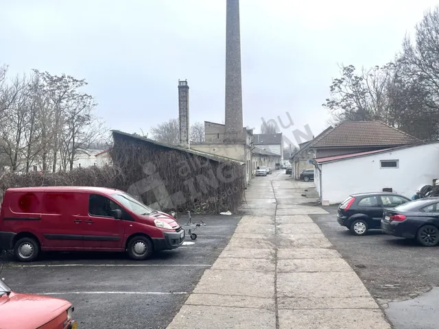 Eladó kereskedelmi és ipari ingatlan Budapest XXII. kerület, Budatétény, Nagytétényi út 2000 nm