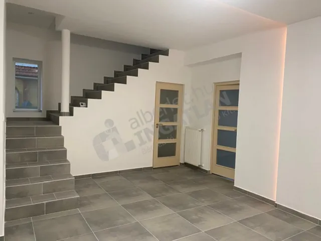 Kiadó ház Budapest XV. kerület, Rákospalota, Óda utca 200 nm