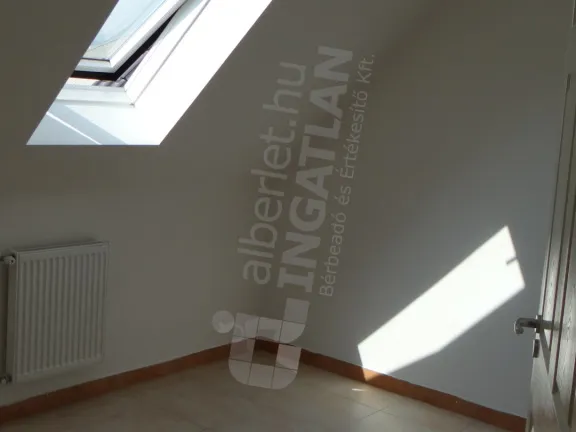 Kiadó ház Üllő, Bozsik József körút 80 nm