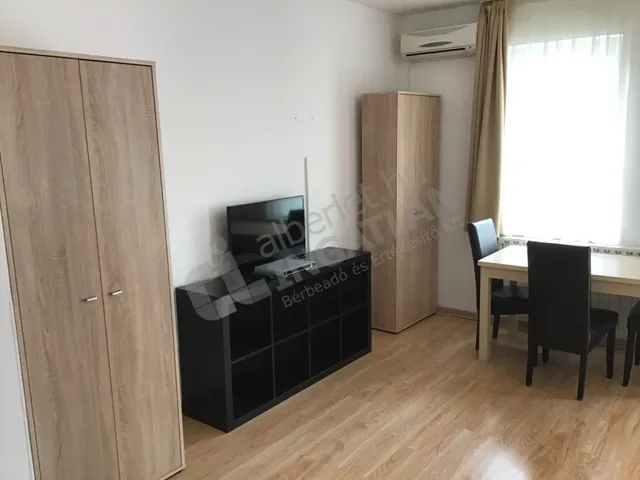 Kiadó lakás Budapest VIII. kerület, Kisfaludy utca 30 nm