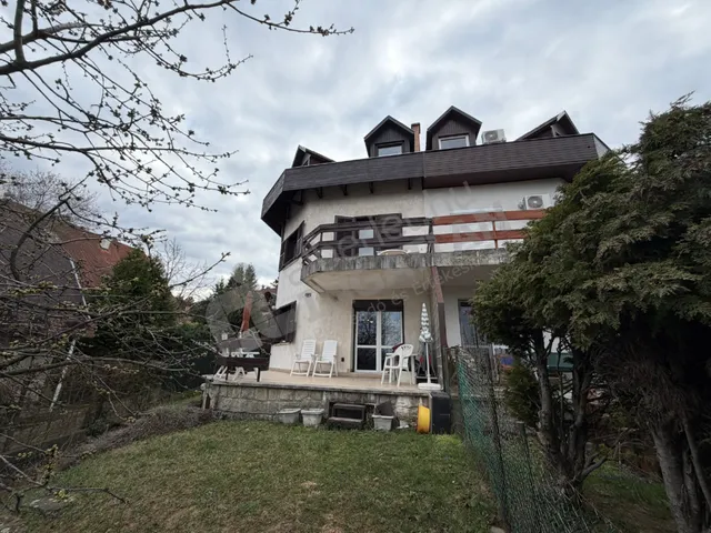 Eladó ház Budapest III. kerület, Táborhegy 270 nm