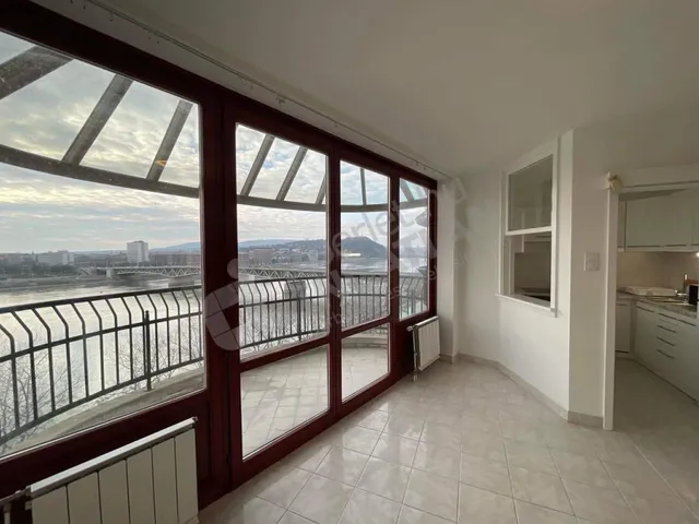 Kiadó lakás Budapest IX. kerület, Boráros tér 100 nm