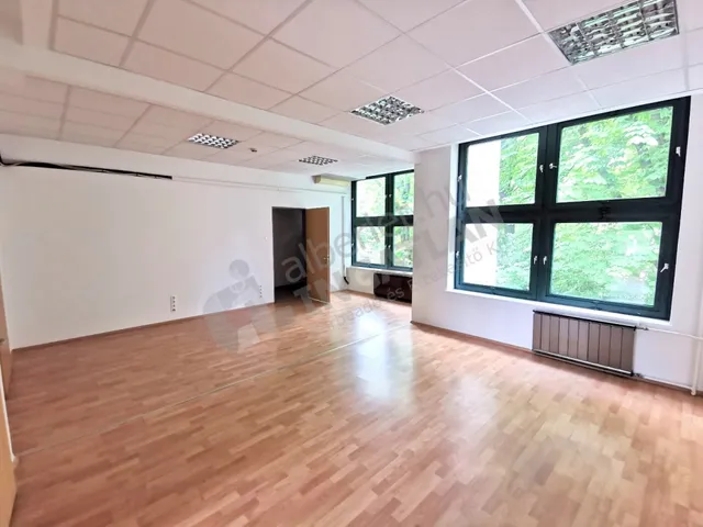 Kiadó kereskedelmi és ipari ingatlan Budapest XII. kerület, Városmajor utca 160 nm