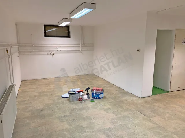 Kiadó kereskedelmi és ipari ingatlan Budapest XI. kerület, Albertfalva, Sáfrány utca 80 nm