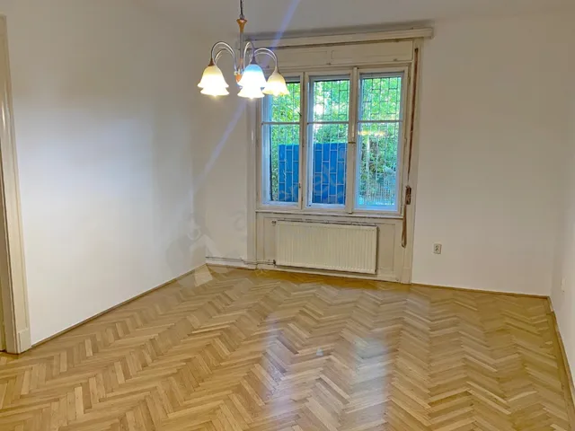 Kiadó kereskedelmi és ipari ingatlan Budapest XI. kerület, Szentimreváros, Diószegi út 82 nm