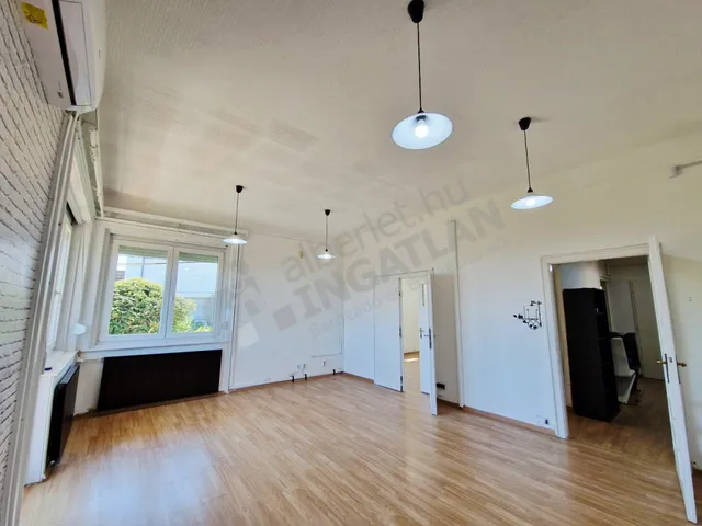 Kiadó kereskedelmi és ipari ingatlan Budapest XI. kerület, Sashegy, Radvány utca 110 nm