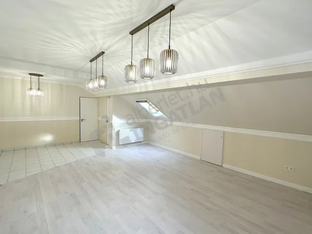 Kiadó lakás Budapest II. kerület, Hűvösvölgy 171 nm