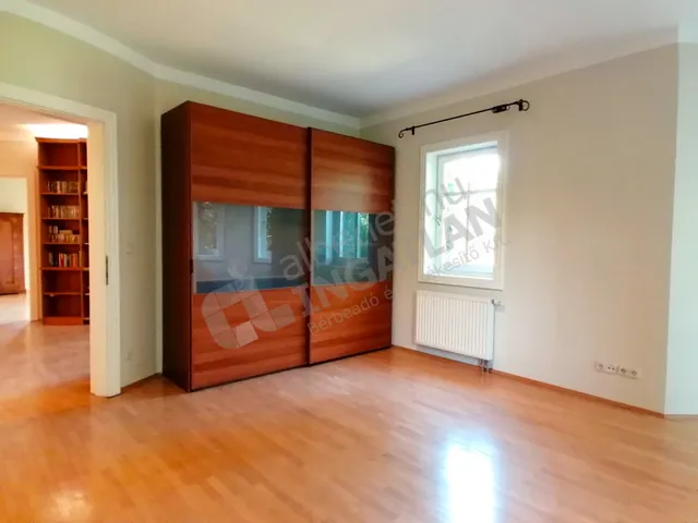 Kiadó ház Budapest III. kerület, Jablonka út 300 nm